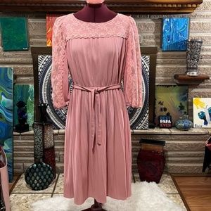 Gorgeous Vintage Dusty Rose Pink Pleated Dress 3/4 Length Floral Lace Sleeves